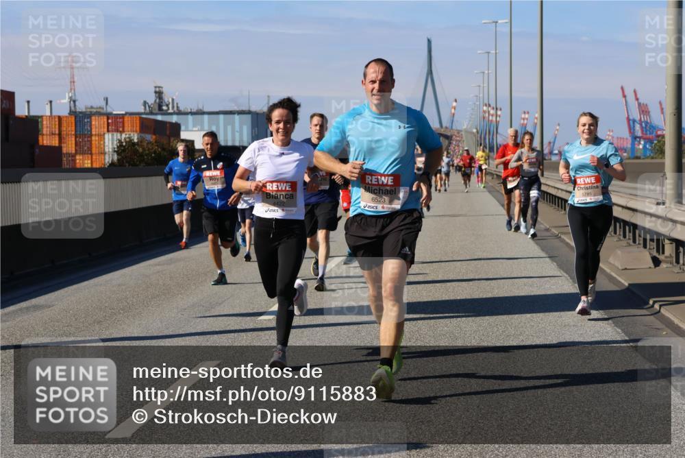 03.10.2025 - Köhlbrandbrückenlauf Strokosch-Dieckow http://msf.ph/oto/9115883 03.10.2025 12:49:50 Position 3 4422, 6523, 5785 meine-sportfotos.de
