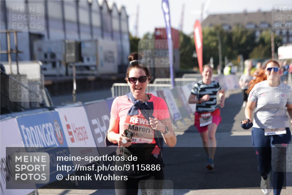 03.10.2025 - Köhlbrandbrückenlauf Jannik Wohlers http://msf.ph/oto/9115886 03.10.2025 13:33:03 Ziel 4582, 4941, 5110, 5187, 5273, 6067, 6376, 6455 meine-sportfotos.de