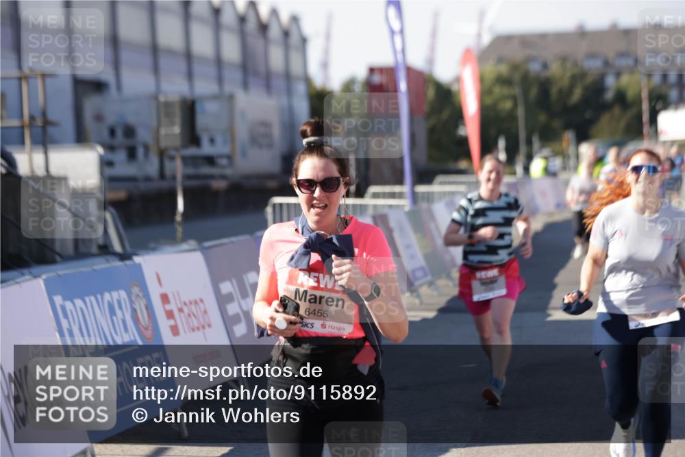 03.10.2025 - Köhlbrandbrückenlauf Jannik Wohlers http://msf.ph/oto/9115892 03.10.2025 13:33:03 Ziel 4582, 4941, 5110, 5187, 5273, 6067, 6376, 6455 meine-sportfotos.de