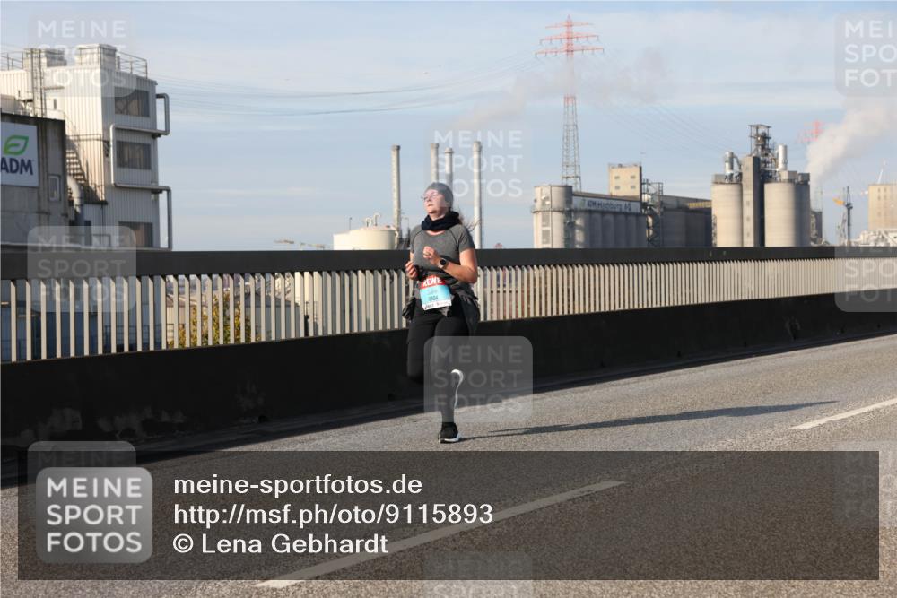 03.10.2025 - Köhlbrandbrückenlauf Lena Gebhardt http://msf.ph/oto/9115893 03.10.2025 10:18:40 Position 2 3824 meine-sportfotos.de