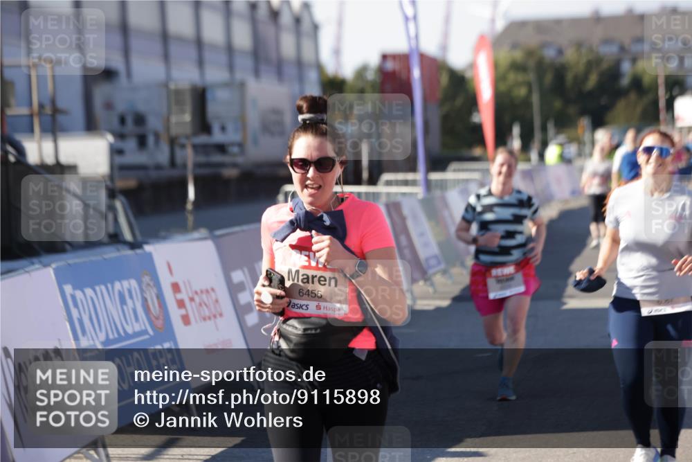 03.10.2025 - Köhlbrandbrückenlauf Jannik Wohlers http://msf.ph/oto/9115898 03.10.2025 13:33:03 Ziel 4582, 4941, 5110, 5187, 5273, 6067, 6376, 6455 meine-sportfotos.de