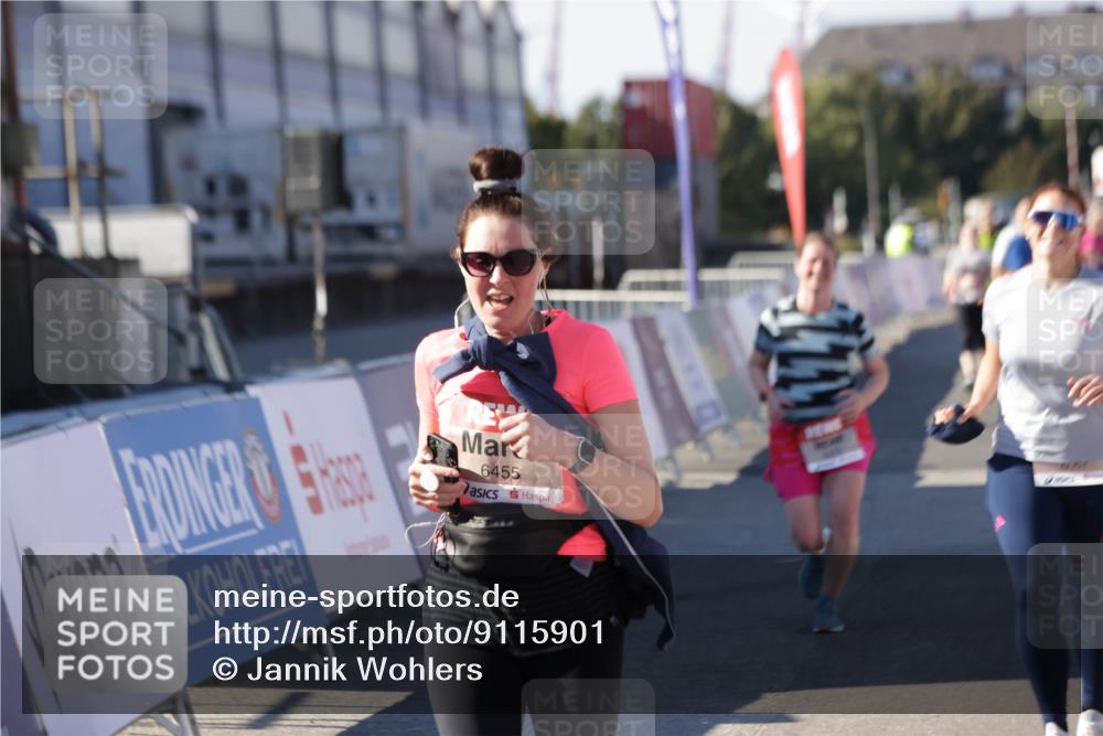 03.10.2025 - Köhlbrandbrückenlauf Jannik Wohlers http://msf.ph/oto/9115901 03.10.2025 13:33:03 Ziel 4582, 4941, 5110, 5187, 5273, 6067, 6376, 6455 meine-sportfotos.de
