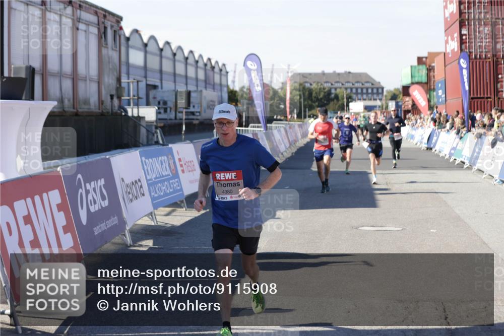 03.10.2025 - Köhlbrandbrückenlauf Jannik Wohlers http://msf.ph/oto/9115908 03.10.2025 13:02:31 Ziel 4024, 4187, 4271, 4277, 4337, 4380, 4783, 5080, 5747, 5784, 6320, 6321, 6465, 6479, 6492, 6783 meine-sportfotos.de