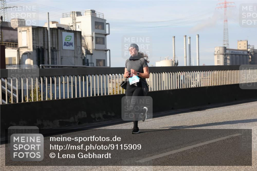03.10.2025 - Köhlbrandbrückenlauf Lena Gebhardt http://msf.ph/oto/9115909 03.10.2025 10:18:41 Position 2 3824 meine-sportfotos.de