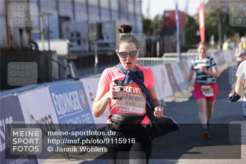 03.10.2025 - Köhlbrandbrückenlauf Jannik Wohlers http://msf.ph/oto/9115916 03.10.2025 13:33:03 Ziel 4582, 4941, 5110, 5187, 5273, 6067, 6376, 6455 meine-sportfotos.de