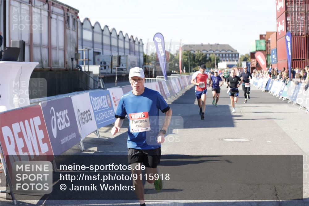 03.10.2025 - Köhlbrandbrückenlauf Jannik Wohlers http://msf.ph/oto/9115918 03.10.2025 13:02:31 Ziel 4024, 4187, 4271, 4277, 4337, 4380, 4783, 5080, 5747, 5784, 6320, 6321, 6465, 6479, 6492, 6783 meine-sportfotos.de