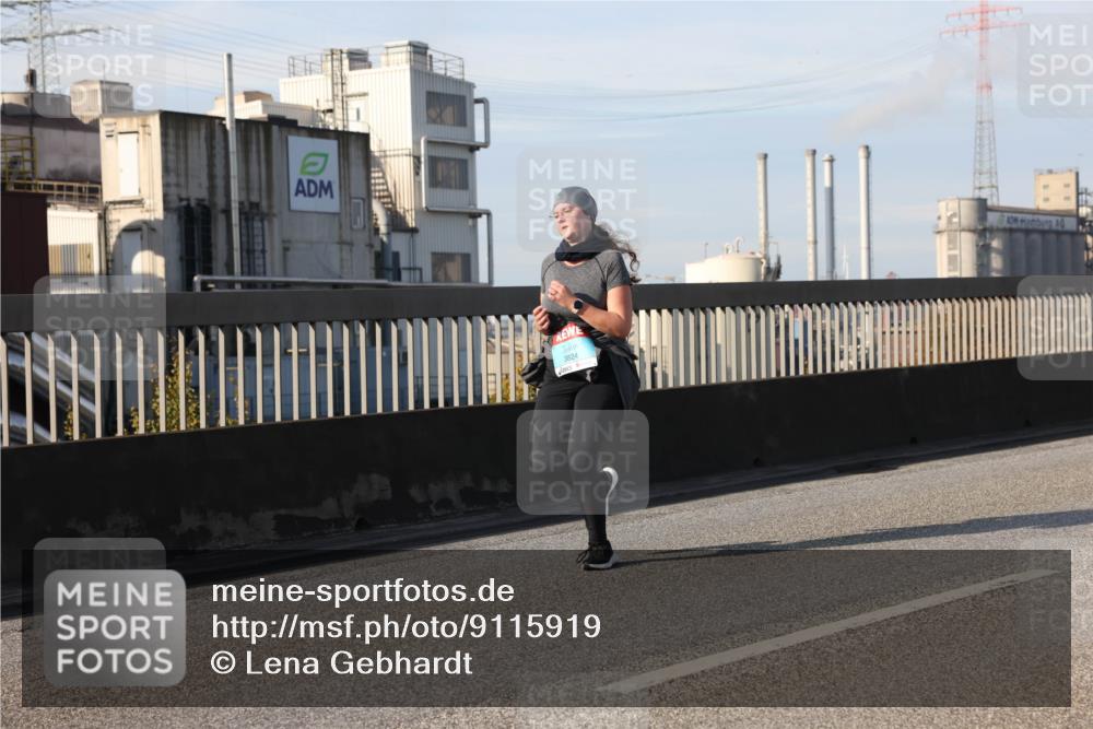 03.10.2025 - Köhlbrandbrückenlauf Lena Gebhardt http://msf.ph/oto/9115919 03.10.2025 10:18:41 Position 2 3824 meine-sportfotos.de