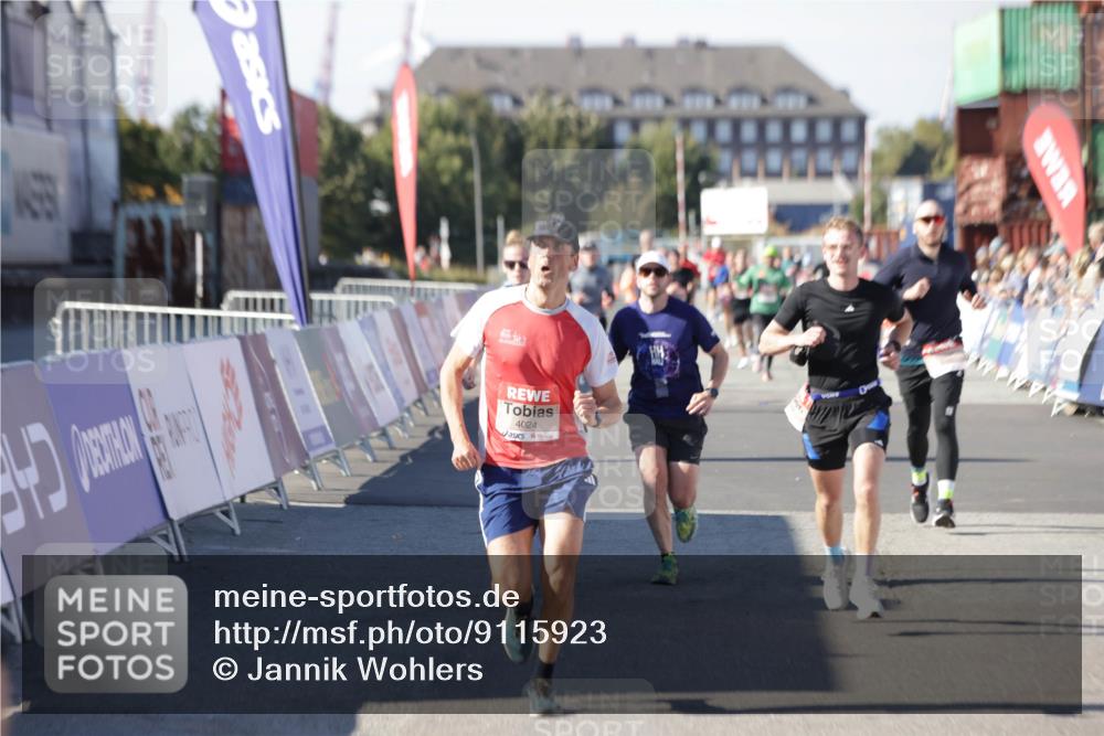 03.10.2025 - Köhlbrandbrückenlauf Jannik Wohlers http://msf.ph/oto/9115923 03.10.2025 13:02:32 Ziel 4024, 4187, 4271, 4277, 4337, 4380, 4783, 5080, 5747, 5784, 6320, 6321, 6465, 6479, 6492, 6783 meine-sportfotos.de