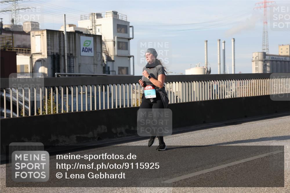 03.10.2025 - Köhlbrandbrückenlauf Lena Gebhardt http://msf.ph/oto/9115925 03.10.2025 10:18:41 Position 2 3824 meine-sportfotos.de