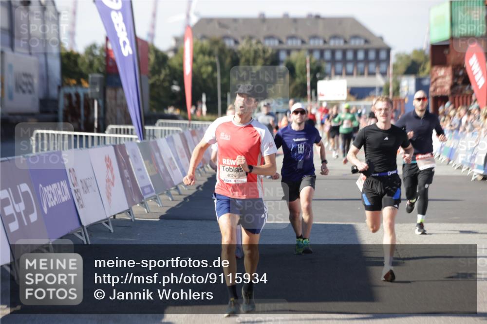 03.10.2025 - Köhlbrandbrückenlauf Jannik Wohlers http://msf.ph/oto/9115934 03.10.2025 13:02:32 Ziel 4024, 4187, 4271, 4277, 4337, 4380, 4783, 5080, 5747, 5784, 6320, 6321, 6465, 6479, 6492, 6783 meine-sportfotos.de