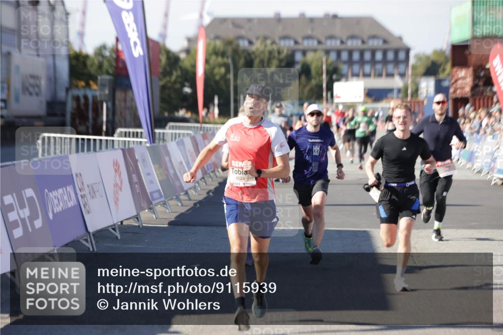 03.10.2025 - Köhlbrandbrückenlauf Jannik Wohlers http://msf.ph/oto/9115939 03.10.2025 13:02:32 Ziel 4024, 4187, 4271, 4277, 4337, 4380, 4783, 5080, 5747, 5784, 6320, 6321, 6465, 6479, 6492, 6783 meine-sportfotos.de