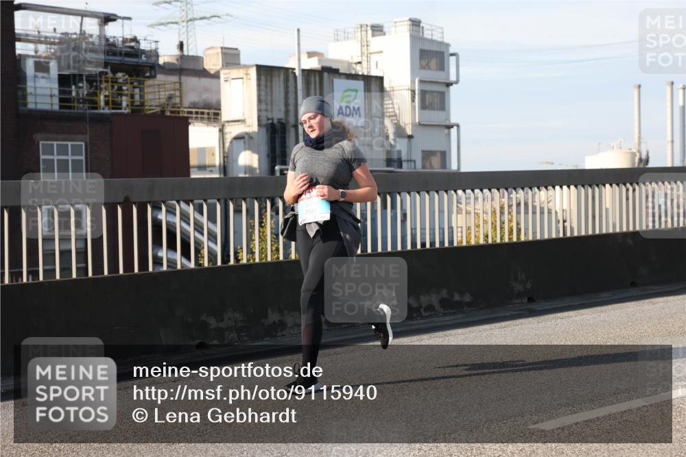 03.10.2025 - Köhlbrandbrückenlauf Lena Gebhardt http://msf.ph/oto/9115940 03.10.2025 10:18:42 Position 2 3824 meine-sportfotos.de