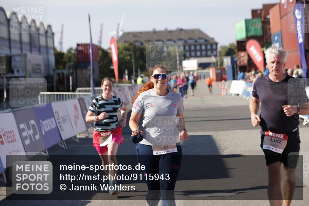 03.10.2025 - Köhlbrandbrückenlauf Jannik Wohlers http://msf.ph/oto/9115943 03.10.2025 13:33:04 Ziel 4582, 4941, 5110, 6067, 6376, 6455 meine-sportfotos.de
