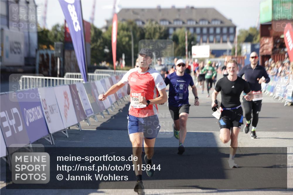 03.10.2025 - Köhlbrandbrückenlauf Jannik Wohlers http://msf.ph/oto/9115944 03.10.2025 13:02:32 Ziel 4024, 4187, 4271, 4277, 4337, 4380, 4783, 5080, 5747, 5784, 6320, 6321, 6465, 6479, 6492, 6783 meine-sportfotos.de