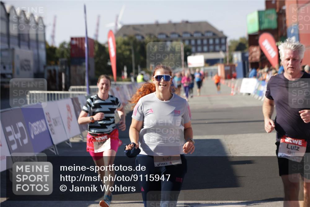 03.10.2025 - Köhlbrandbrückenlauf Jannik Wohlers http://msf.ph/oto/9115947 03.10.2025 13:33:04 Ziel 4582, 4941, 5110, 6067, 6376, 6455 meine-sportfotos.de