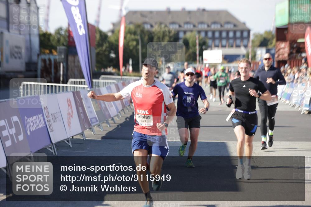 03.10.2025 - Köhlbrandbrückenlauf Jannik Wohlers http://msf.ph/oto/9115949 03.10.2025 13:02:32 Ziel 4024, 4187, 4271, 4277, 4337, 4380, 4783, 5080, 5747, 5784, 6320, 6321, 6465, 6479, 6492, 6783 meine-sportfotos.de