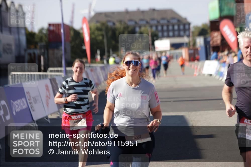03.10.2025 - Köhlbrandbrückenlauf Jannik Wohlers http://msf.ph/oto/9115951 03.10.2025 13:33:04 Ziel 4582, 4941, 5110, 6067, 6376, 6455 meine-sportfotos.de