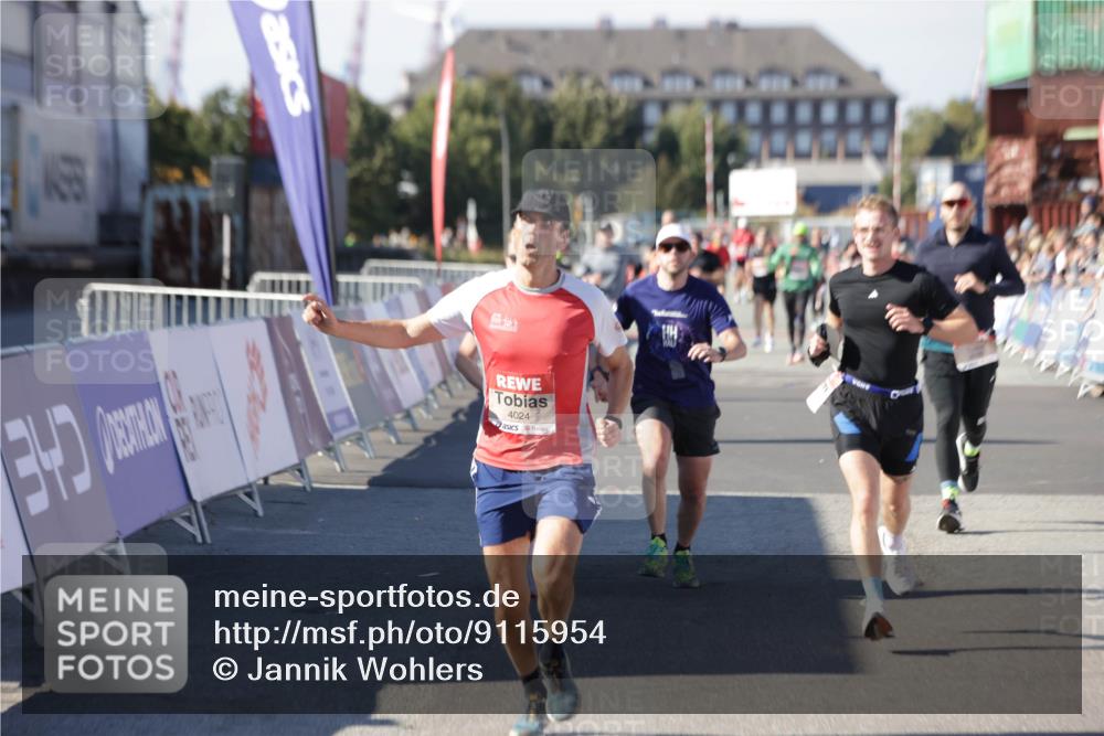 03.10.2025 - Köhlbrandbrückenlauf Jannik Wohlers http://msf.ph/oto/9115954 03.10.2025 13:02:32 Ziel 4024, 4187, 4271, 4277, 4337, 4380, 4783, 5080, 5747, 5784, 6320, 6321, 6465, 6479, 6492, 6783 meine-sportfotos.de