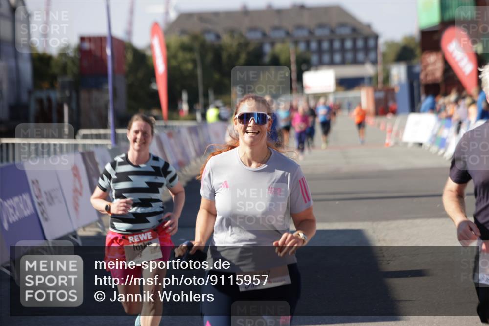03.10.2025 - Köhlbrandbrückenlauf Jannik Wohlers http://msf.ph/oto/9115957 03.10.2025 13:33:04 Ziel 4582, 4941, 5110, 6067, 6376, 6455 meine-sportfotos.de