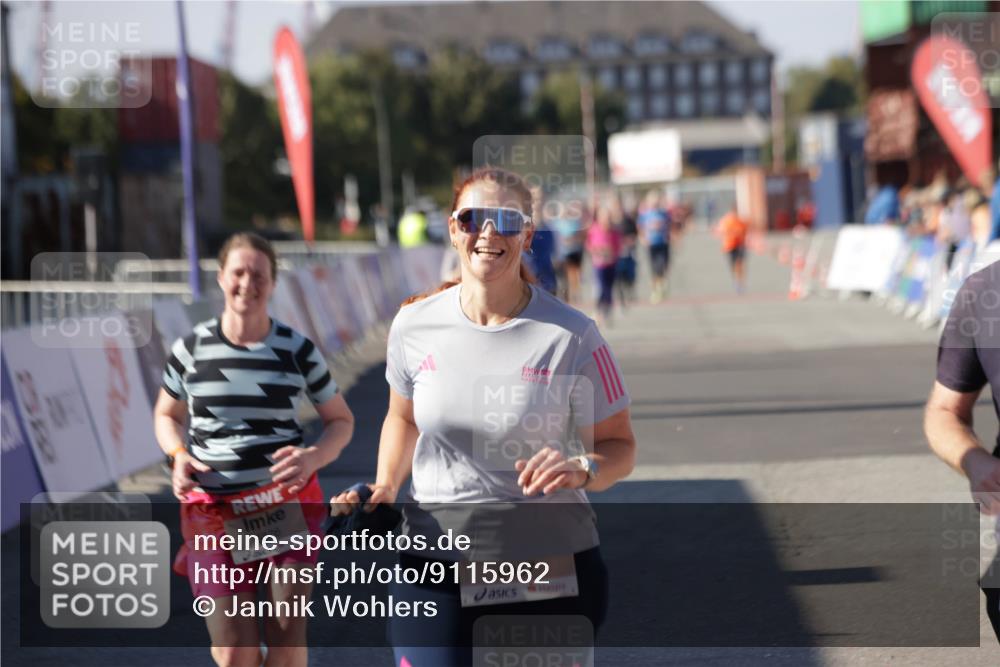 03.10.2025 - Köhlbrandbrückenlauf Jannik Wohlers http://msf.ph/oto/9115962 03.10.2025 13:33:05 Ziel 4582, 4941, 6067, 6376, 6455 meine-sportfotos.de
