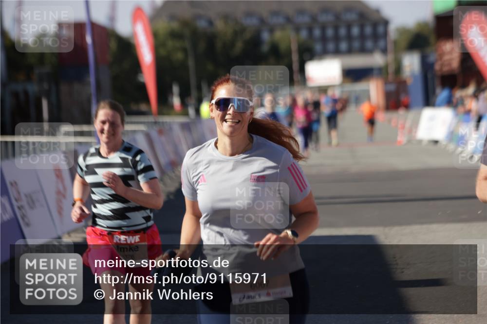 03.10.2025 - Köhlbrandbrückenlauf Jannik Wohlers http://msf.ph/oto/9115971 03.10.2025 13:33:05 Ziel 4582, 4941, 6067, 6376, 6455 meine-sportfotos.de