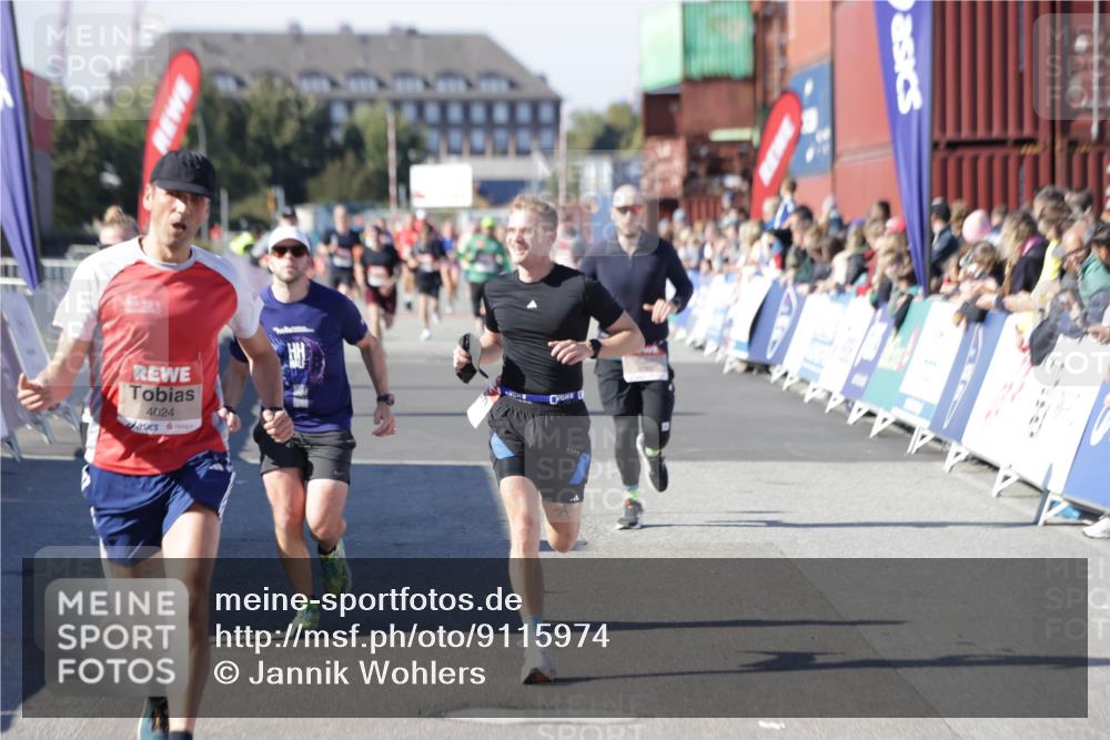 03.10.2025 - Köhlbrandbrückenlauf Jannik Wohlers http://msf.ph/oto/9115974 03.10.2025 13:02:33 Ziel 4024, 4187, 4271, 4277, 4337, 4380, 4783, 5080, 5784, 6320, 6321, 6465, 6479, 6492, 6783 meine-sportfotos.de