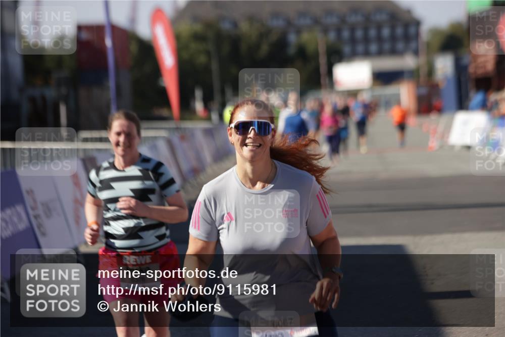 03.10.2025 - Köhlbrandbrückenlauf Jannik Wohlers http://msf.ph/oto/9115981 03.10.2025 13:33:05 Ziel 4582, 4941, 6067, 6376, 6455 meine-sportfotos.de