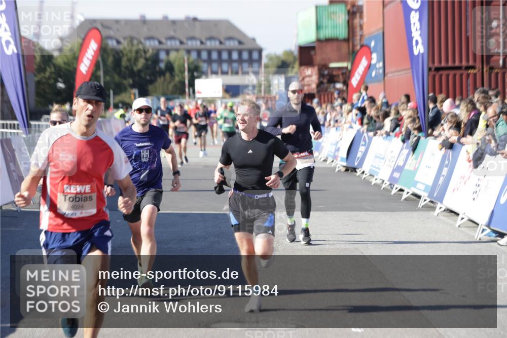 03.10.2025 - Köhlbrandbrückenlauf Jannik Wohlers http://msf.ph/oto/9115984 03.10.2025 13:02:33 Ziel 4024, 4187, 4271, 4277, 4337, 4380, 4783, 5080, 5784, 6320, 6321, 6465, 6479, 6492, 6783 meine-sportfotos.de