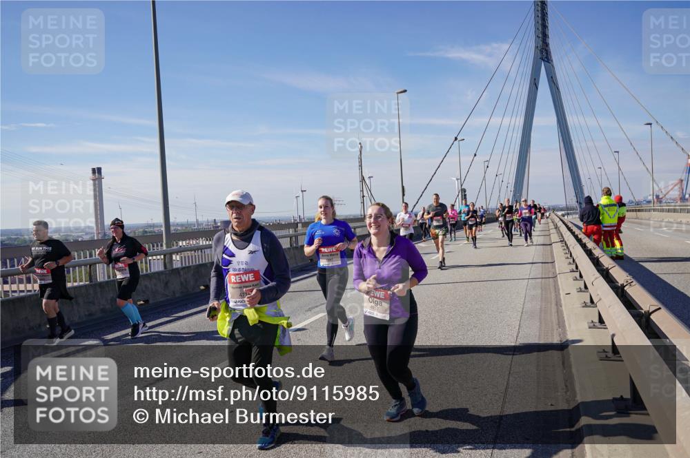 03.10.2025 - Köhlbrandbrückenlauf Michael Burmester http://msf.ph/oto/9115985 03.10.2025 12:57:38 Position 2 4937 meine-sportfotos.de