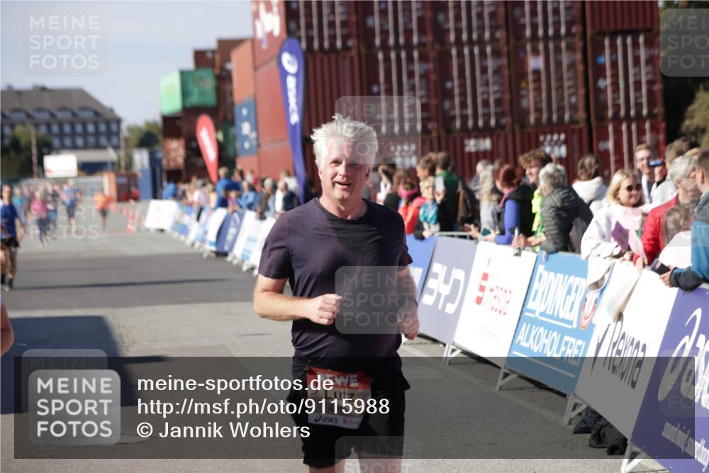 03.10.2025 - Köhlbrandbrückenlauf Jannik Wohlers http://msf.ph/oto/9115988 03.10.2025 13:33:05 Ziel 4582, 4941, 6067, 6376, 6455 meine-sportfotos.de