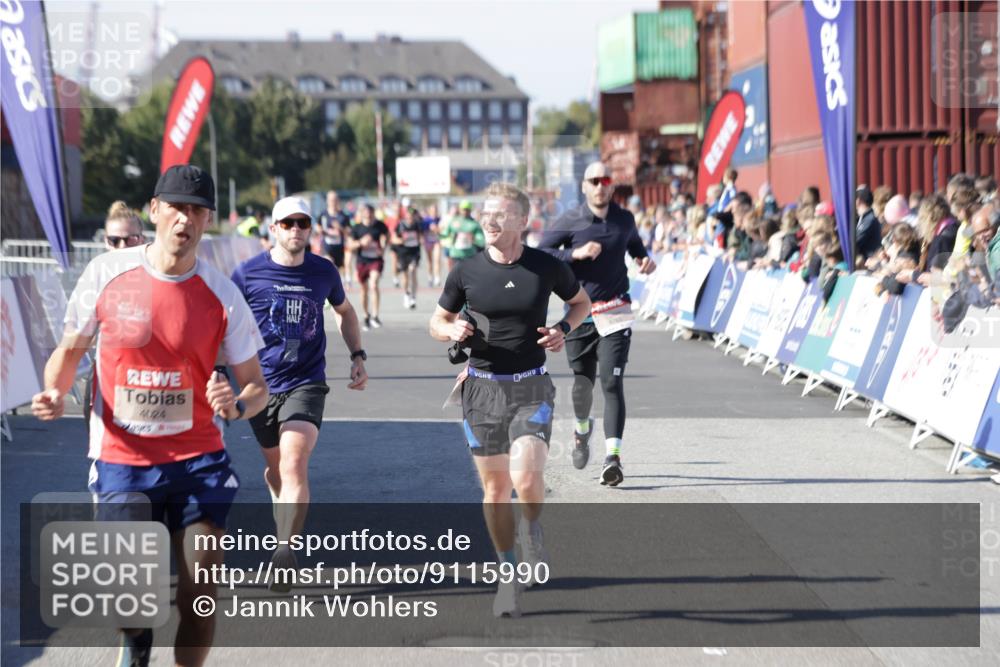 03.10.2025 - Köhlbrandbrückenlauf Jannik Wohlers http://msf.ph/oto/9115990 03.10.2025 13:02:33 Ziel 4024, 4187, 4271, 4277, 4337, 4380, 4783, 5080, 5784, 6320, 6321, 6465, 6479, 6492, 6783 meine-sportfotos.de