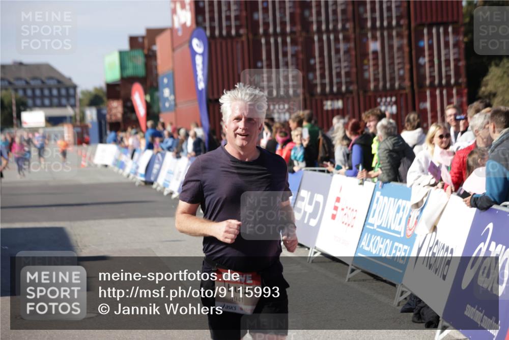 03.10.2025 - Köhlbrandbrückenlauf Jannik Wohlers http://msf.ph/oto/9115993 03.10.2025 13:33:06 Ziel 4582, 4941, 6067, 6376, 6455 meine-sportfotos.de