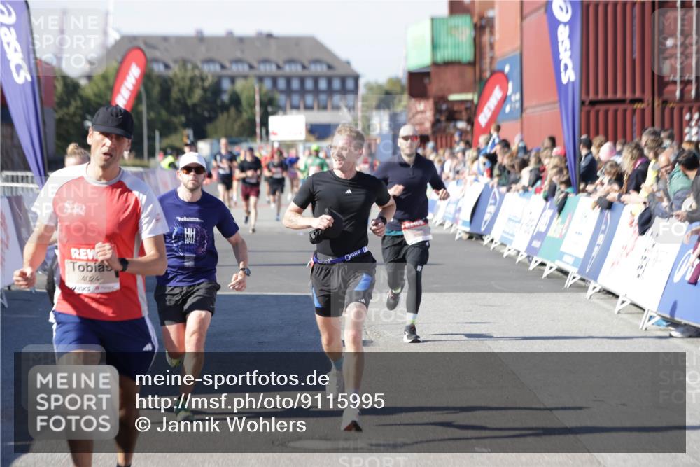 03.10.2025 - Köhlbrandbrückenlauf Jannik Wohlers http://msf.ph/oto/9115995 03.10.2025 13:02:33 Ziel 4024, 4187, 4271, 4277, 4337, 4380, 4783, 5080, 5784, 6320, 6321, 6465, 6479, 6492, 6783 meine-sportfotos.de