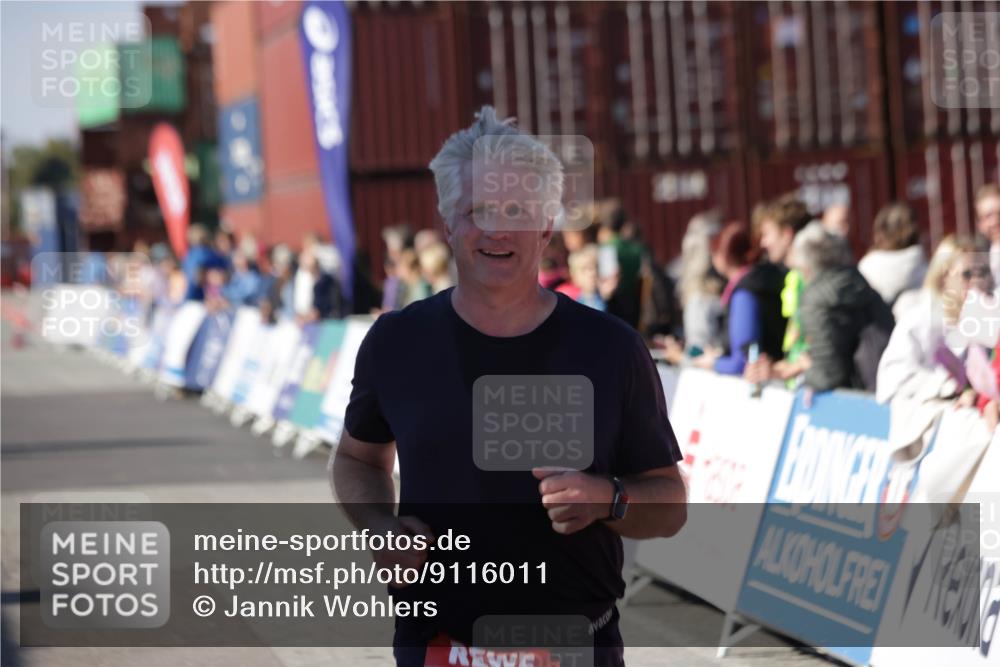 03.10.2025 - Köhlbrandbrückenlauf Jannik Wohlers http://msf.ph/oto/9116011 03.10.2025 13:33:06 Ziel 4582, 4941, 6067, 6376, 6455 meine-sportfotos.de