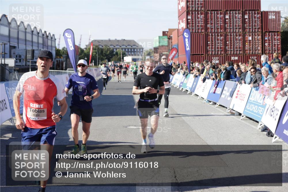 03.10.2025 - Köhlbrandbrückenlauf Jannik Wohlers http://msf.ph/oto/9116018 03.10.2025 13:02:35 Ziel 4024, 4187, 4271, 4277, 4380, 4783, 5080, 5726, 5784, 6320, 6321, 6479, 6783 meine-sportfotos.de