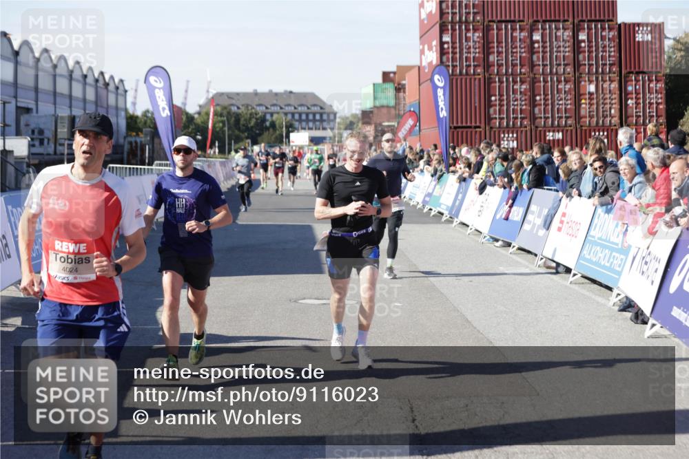 03.10.2025 - Köhlbrandbrückenlauf Jannik Wohlers http://msf.ph/oto/9116023 03.10.2025 13:02:35 Ziel 4024, 4187, 4271, 4277, 4380, 4783, 5080, 5726, 5784, 6320, 6321, 6479, 6783 meine-sportfotos.de