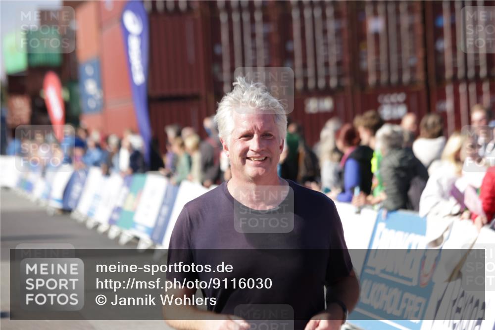 03.10.2025 - Köhlbrandbrückenlauf Jannik Wohlers http://msf.ph/oto/9116030 03.10.2025 13:33:06 Ziel 4582, 4941, 6067, 6376, 6455 meine-sportfotos.de