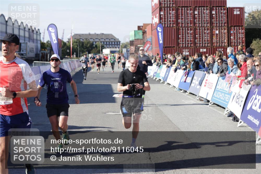 03.10.2025 - Köhlbrandbrückenlauf Jannik Wohlers http://msf.ph/oto/9116045 03.10.2025 13:02:35 Ziel 4024, 4187, 4271, 4277, 4380, 4783, 5080, 5726, 5784, 6320, 6321, 6479, 6783 meine-sportfotos.de
