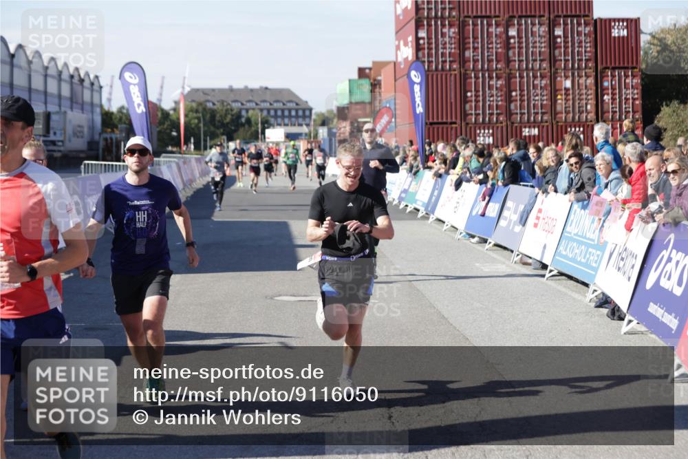 03.10.2025 - Köhlbrandbrückenlauf Jannik Wohlers http://msf.ph/oto/9116050 03.10.2025 13:02:35 Ziel 4024, 4187, 4271, 4277, 4380, 4783, 5080, 5726, 5784, 6320, 6321, 6479, 6783 meine-sportfotos.de