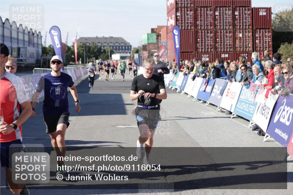 03.10.2025 - Köhlbrandbrückenlauf Jannik Wohlers http://msf.ph/oto/9116054 03.10.2025 13:02:35 Ziel 4024, 4187, 4271, 4277, 4380, 4783, 5080, 5726, 5784, 6320, 6321, 6479, 6783 meine-sportfotos.de