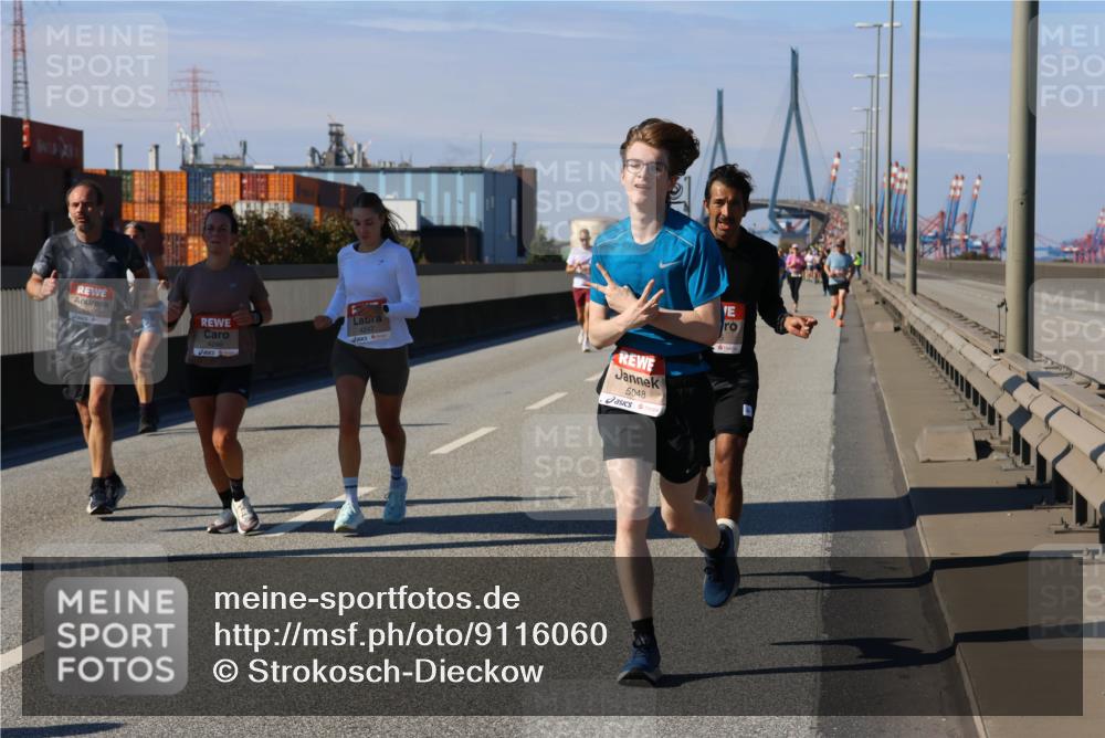 03.10.2025 - Köhlbrandbrückenlauf Strokosch-Dieckow http://msf.ph/oto/9116060 03.10.2025 12:50:16 Position 3 4246, 4247, 5048 meine-sportfotos.de