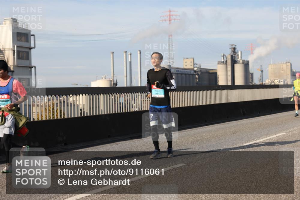 03.10.2025 - Köhlbrandbrückenlauf Lena Gebhardt http://msf.ph/oto/9116061 03.10.2025 10:18:54 Position 2 3512, 3801 meine-sportfotos.de