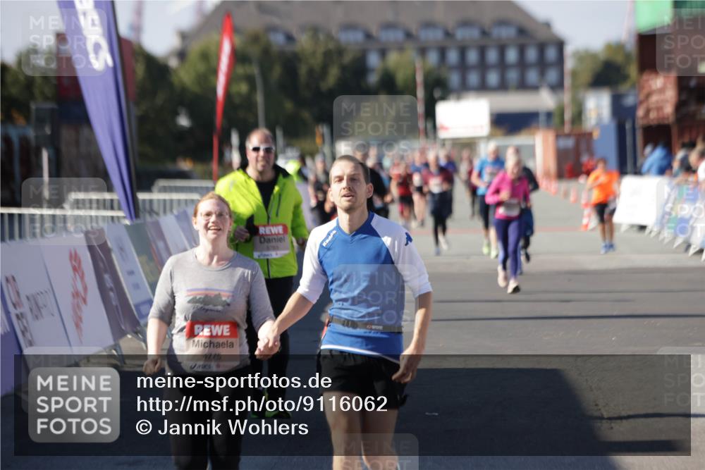 03.10.2025 - Köhlbrandbrückenlauf Jannik Wohlers http://msf.ph/oto/9116062 03.10.2025 13:33:13 Ziel 4755, 4775, 4941, 5783, 6067, 6376, 6455 meine-sportfotos.de