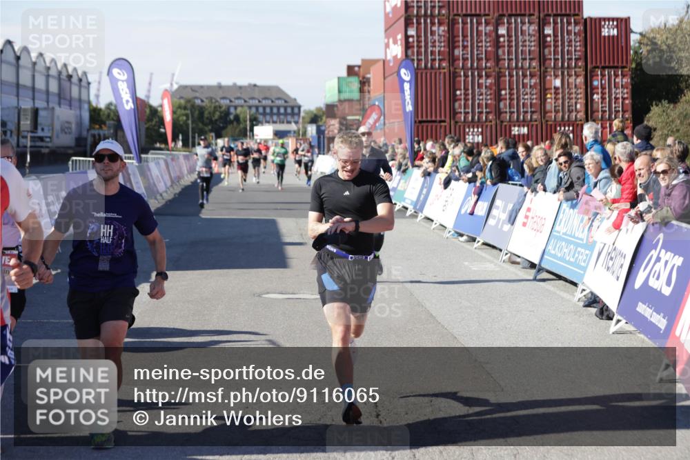 03.10.2025 - Köhlbrandbrückenlauf Jannik Wohlers http://msf.ph/oto/9116065 03.10.2025 13:02:35 Ziel 4024, 4187, 4271, 4277, 4380, 4783, 5080, 5726, 5784, 6320, 6321, 6479, 6783 meine-sportfotos.de