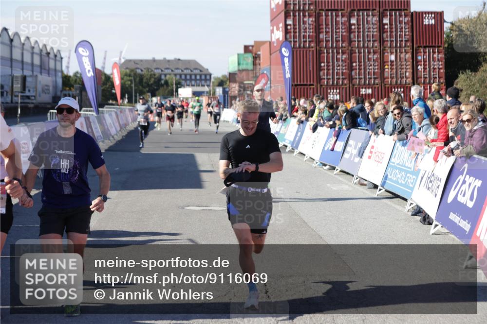 03.10.2025 - Köhlbrandbrückenlauf Jannik Wohlers http://msf.ph/oto/9116069 03.10.2025 13:02:35 Ziel 4024, 4187, 4271, 4277, 4380, 4783, 5080, 5726, 5784, 6320, 6321, 6479, 6783 meine-sportfotos.de
