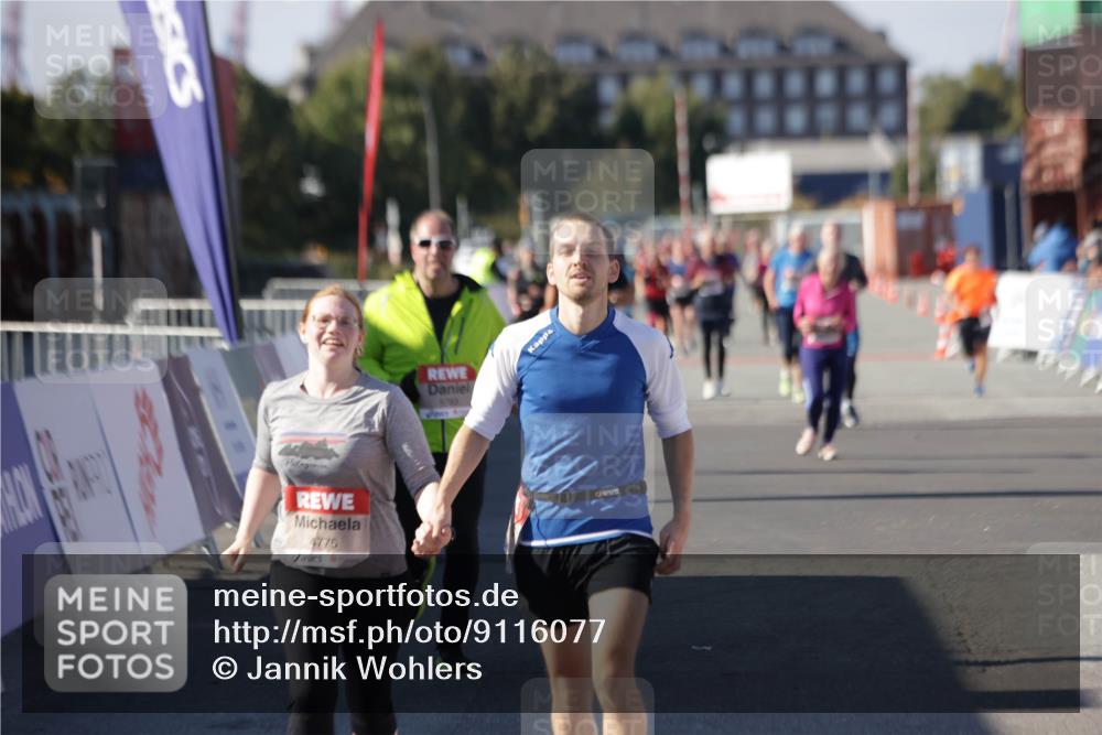 03.10.2025 - Köhlbrandbrückenlauf Jannik Wohlers http://msf.ph/oto/9116077 03.10.2025 13:33:13 Ziel 4755, 4775, 4941, 5783, 6067, 6376, 6455 meine-sportfotos.de