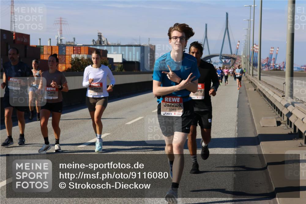 03.10.2025 - Köhlbrandbrückenlauf Strokosch-Dieckow http://msf.ph/oto/9116080 03.10.2025 12:50:16 Position 3 4246, 4247, 5048, 4665 meine-sportfotos.de