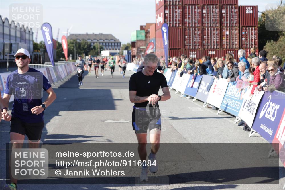 03.10.2025 - Köhlbrandbrückenlauf Jannik Wohlers http://msf.ph/oto/9116084 03.10.2025 13:02:35 Ziel 4024, 4187, 4271, 4277, 4380, 4783, 5080, 5726, 5784, 6320, 6321, 6479, 6783 meine-sportfotos.de