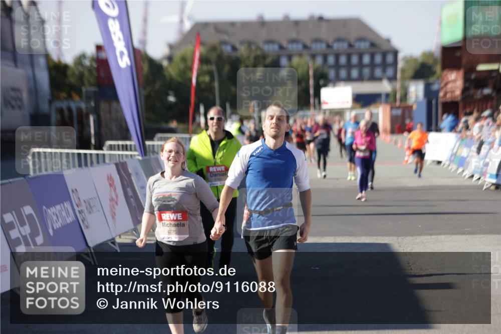 03.10.2025 - Köhlbrandbrückenlauf Jannik Wohlers http://msf.ph/oto/9116088 03.10.2025 13:33:13 Ziel 4755, 4775, 4941, 5783, 6067, 6376, 6455 meine-sportfotos.de