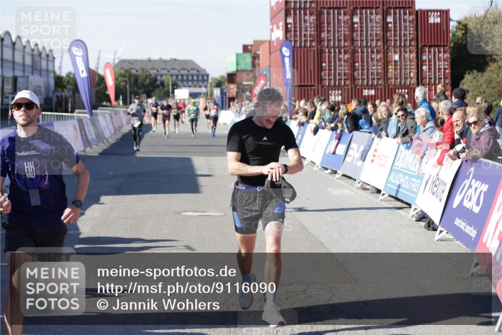 03.10.2025 - Köhlbrandbrückenlauf Jannik Wohlers http://msf.ph/oto/9116090 03.10.2025 13:02:35 Ziel 4024, 4187, 4271, 4277, 4380, 4783, 5080, 5726, 5784, 6320, 6321, 6479, 6783 meine-sportfotos.de